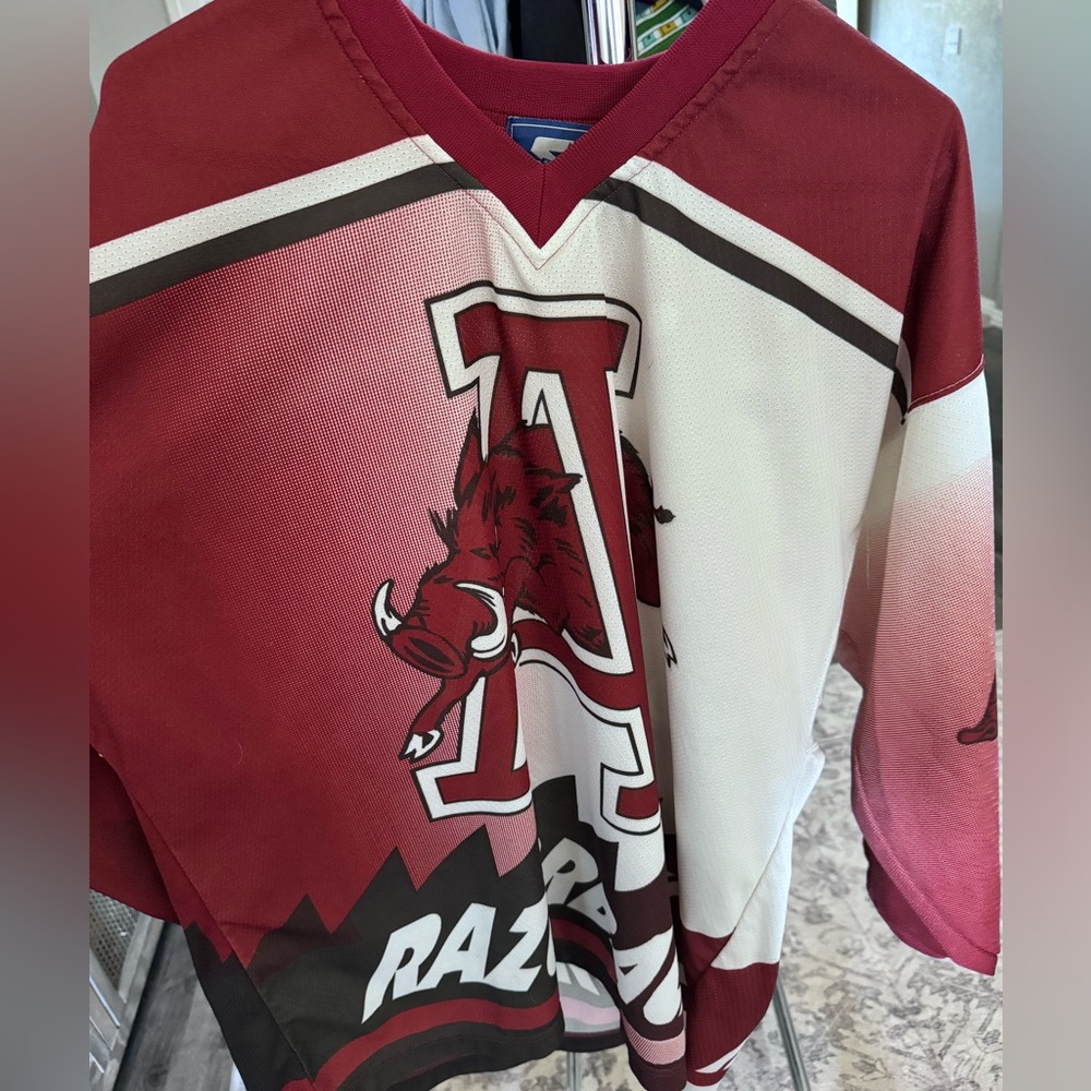 Throwback Razorback hockey jersey XL